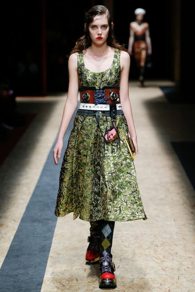 Look 7